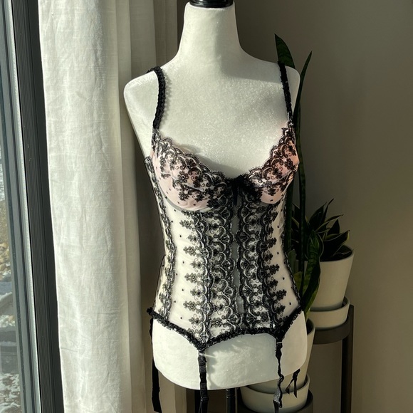Agent Provocateur basque - Picture 1 of 11